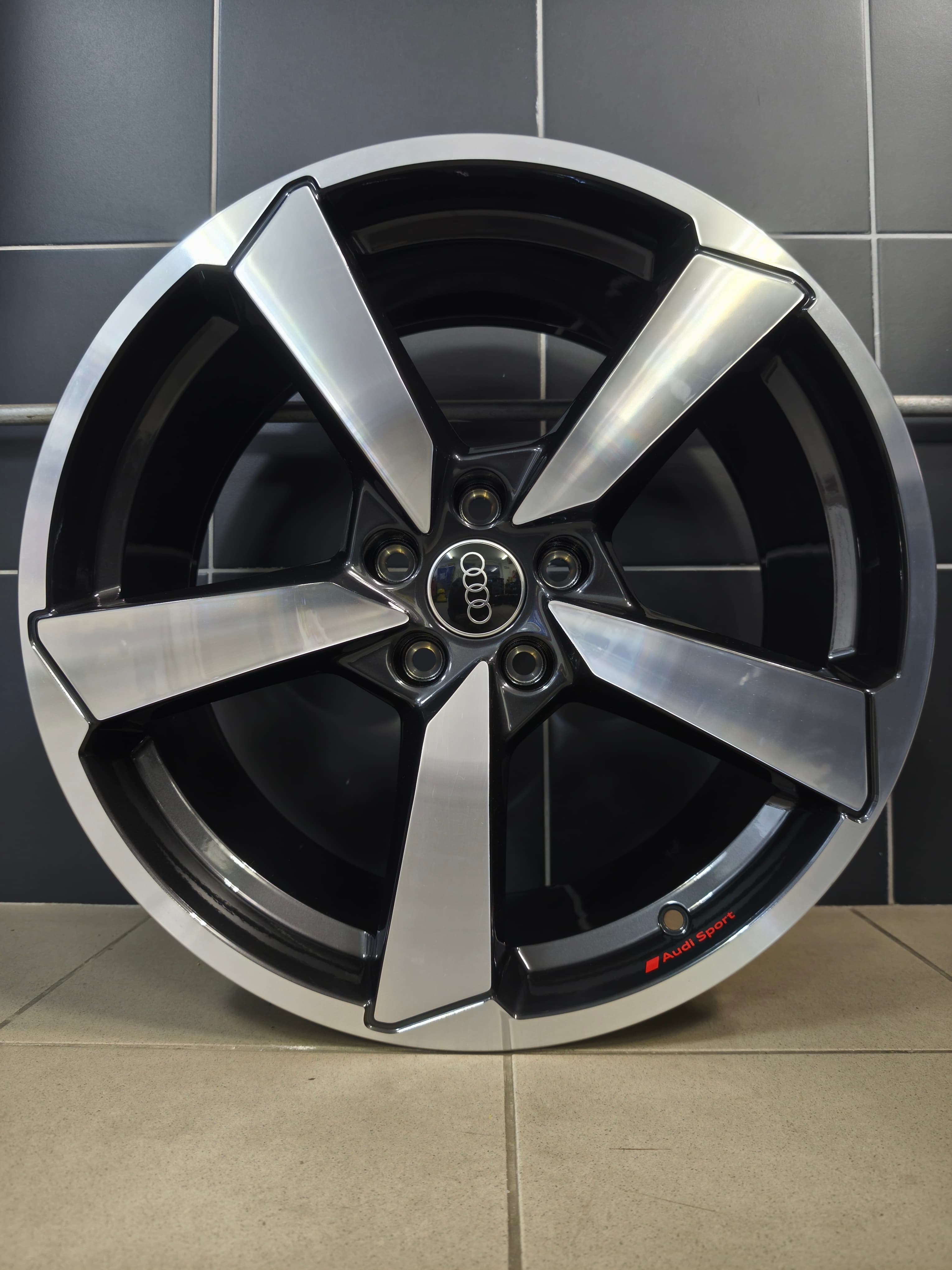 Audi gyári R19