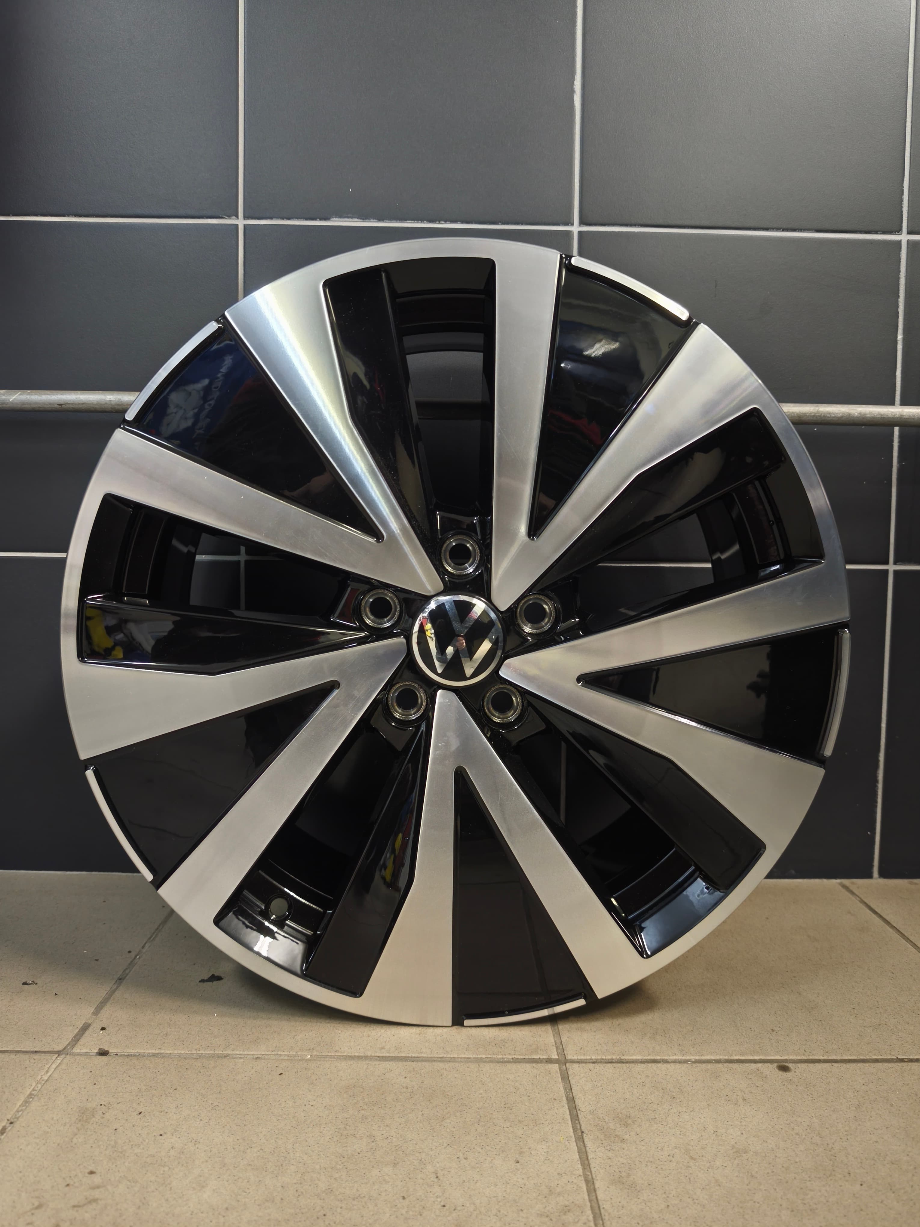 Volkswagen gyári R18