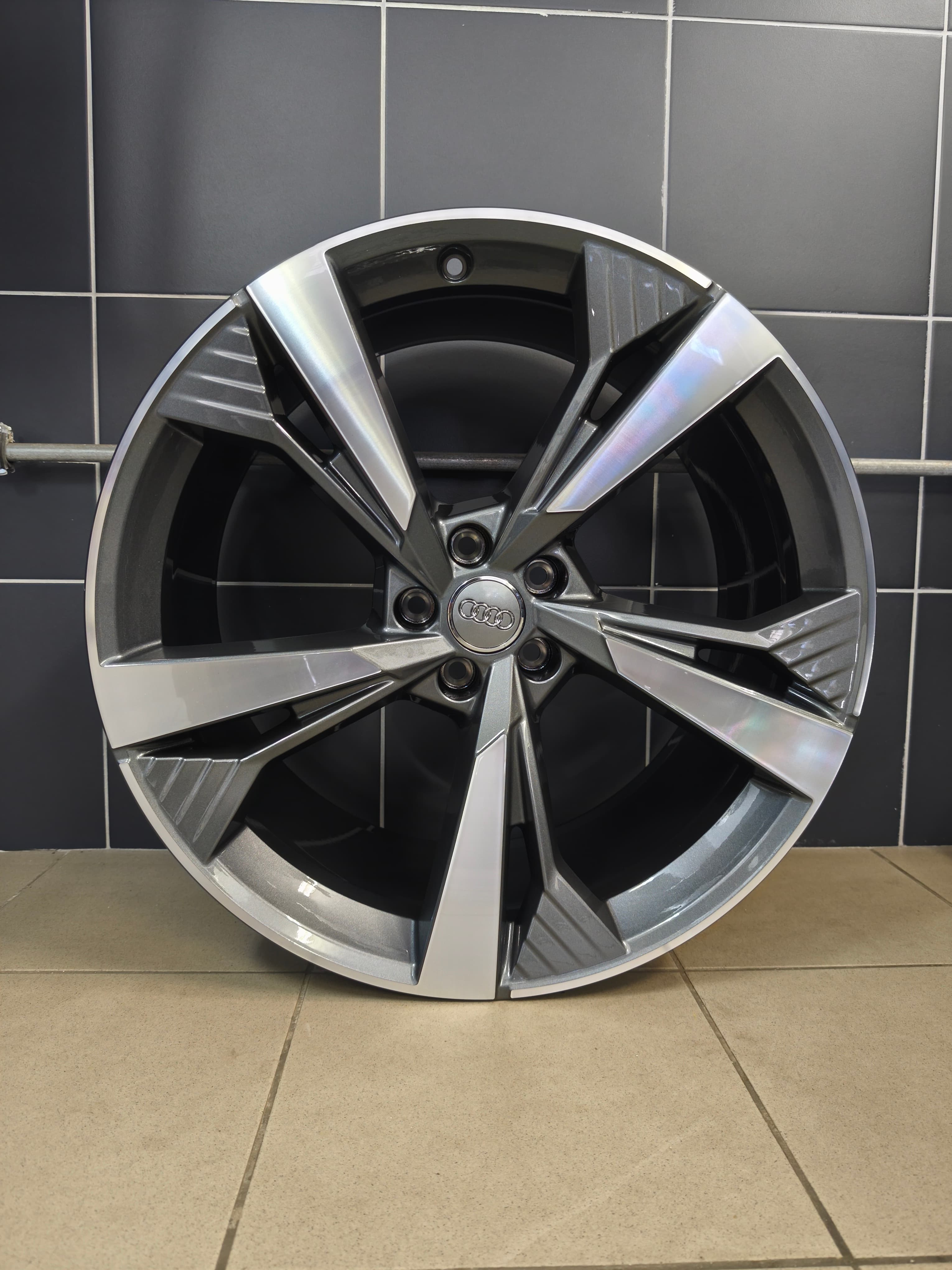 Audi gyári R21