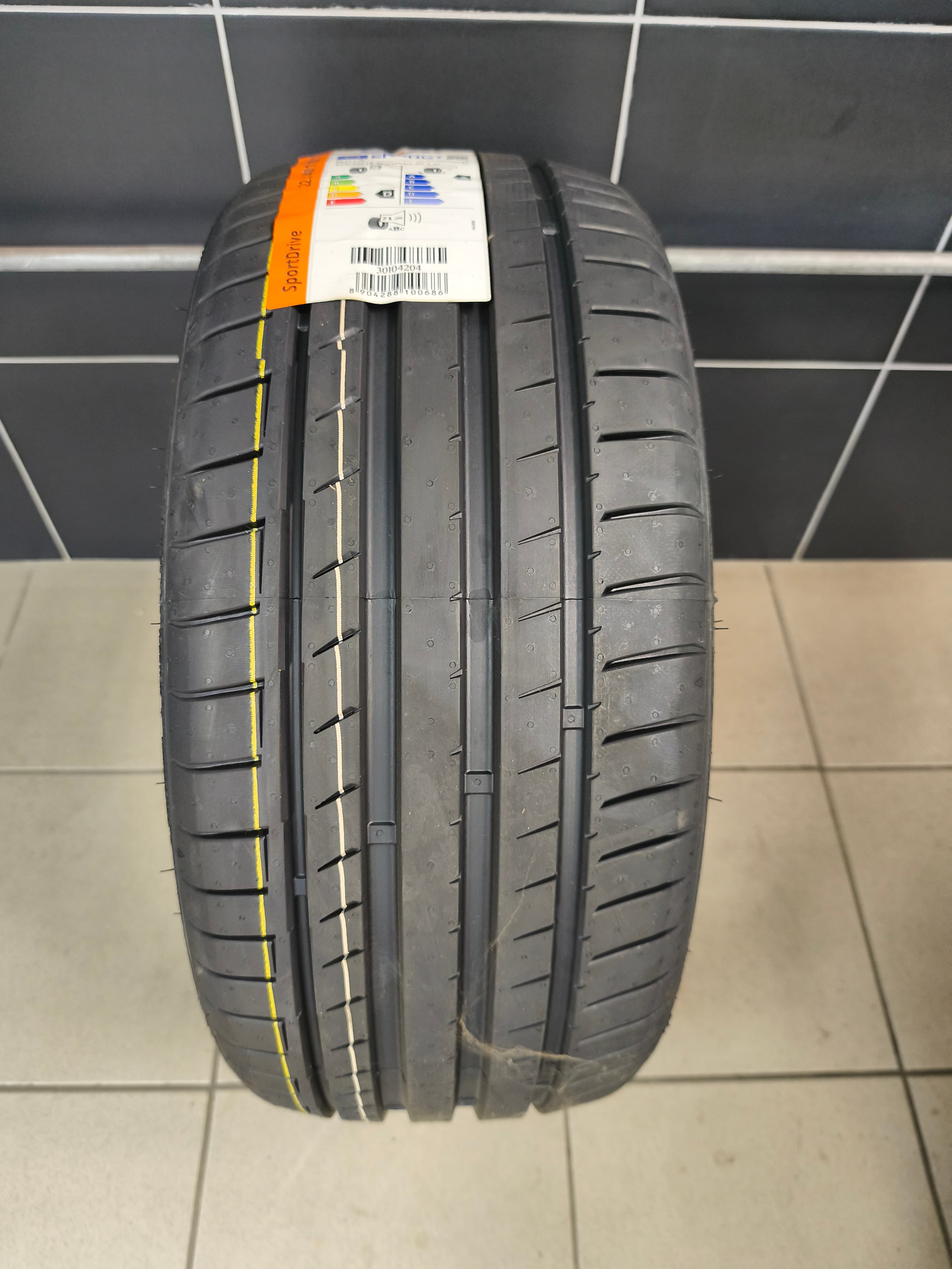 Ceat 225/40 R18