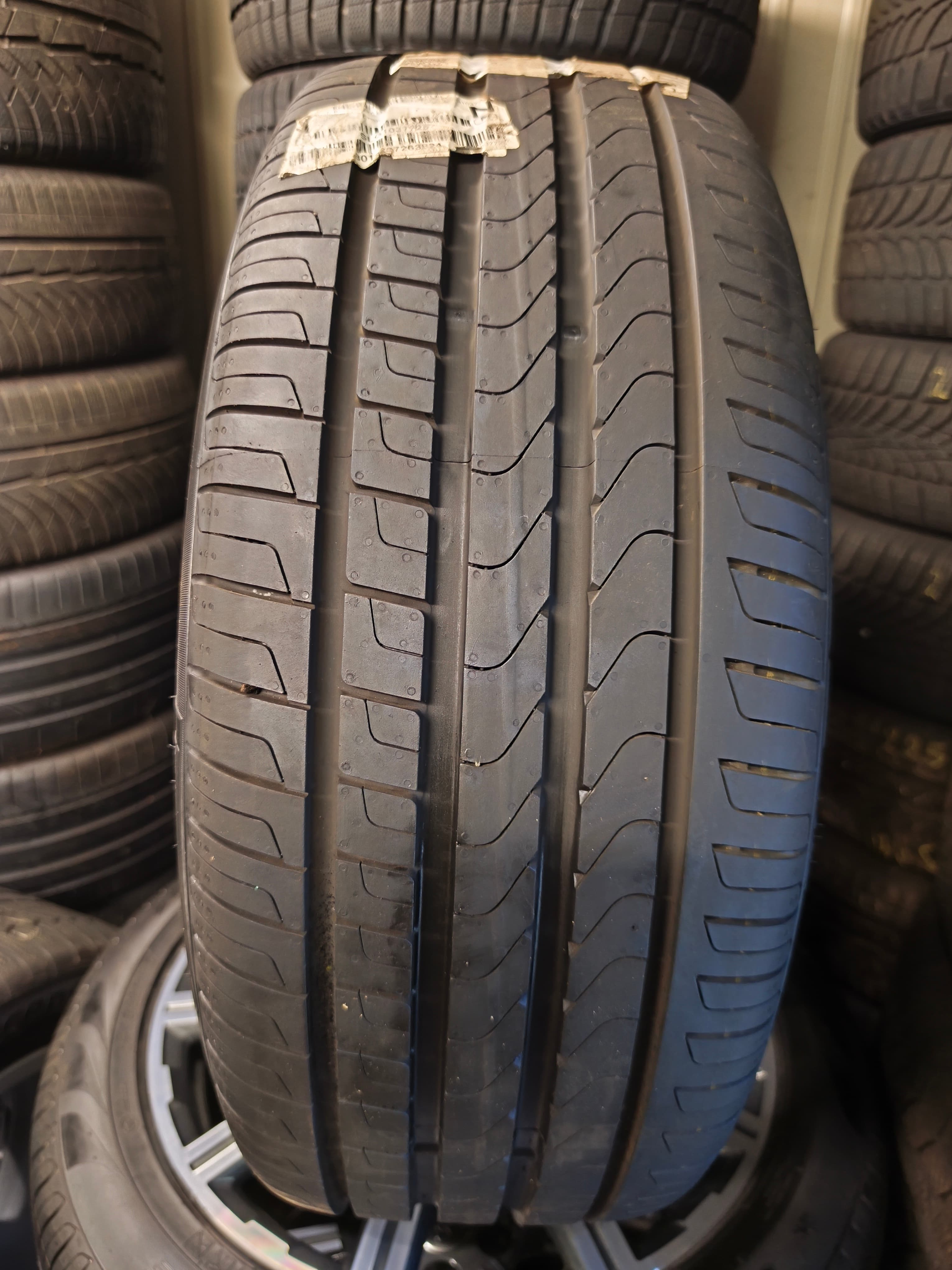 Pirelli 255/45 R20