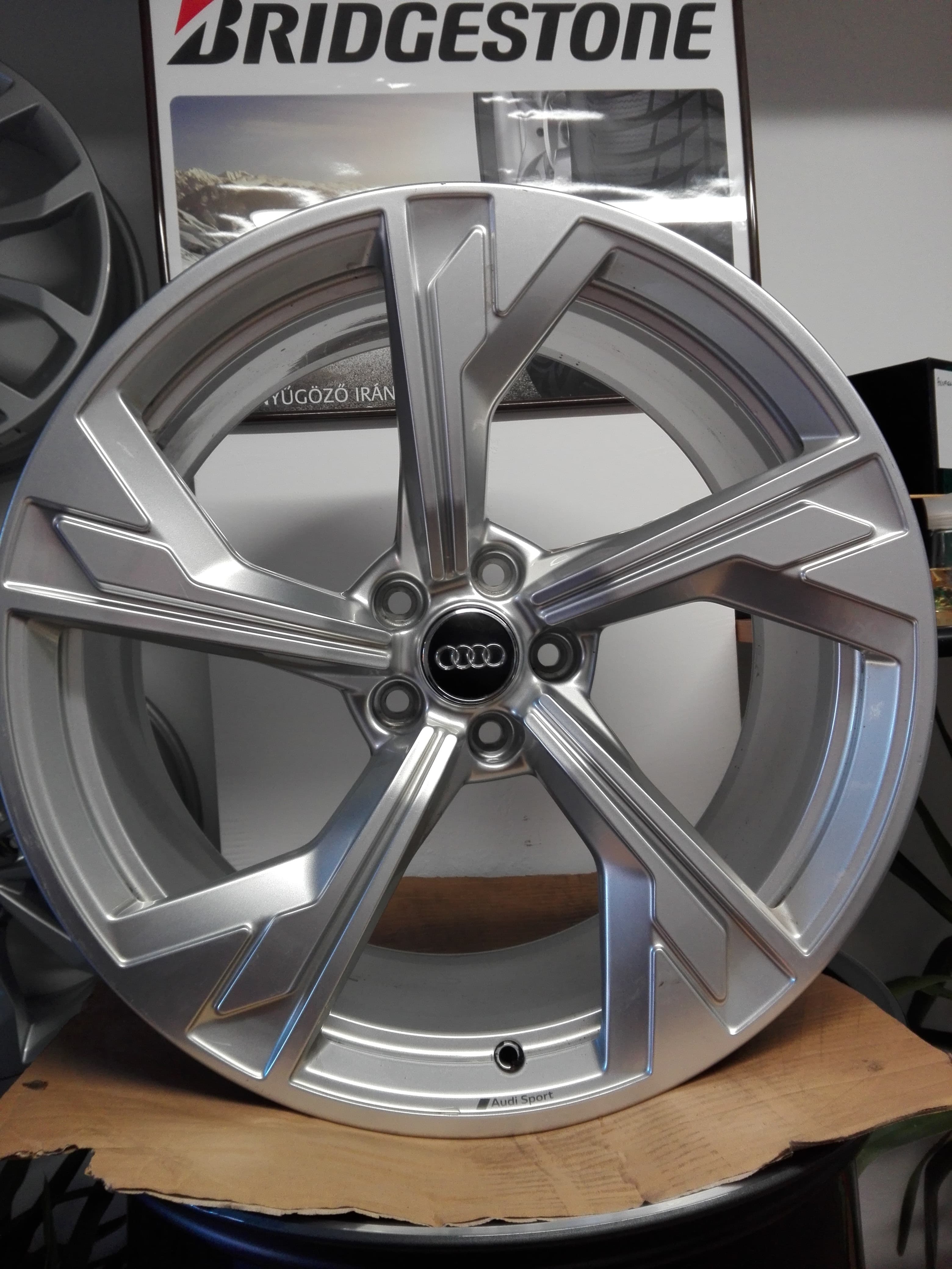 Audi gyári R20