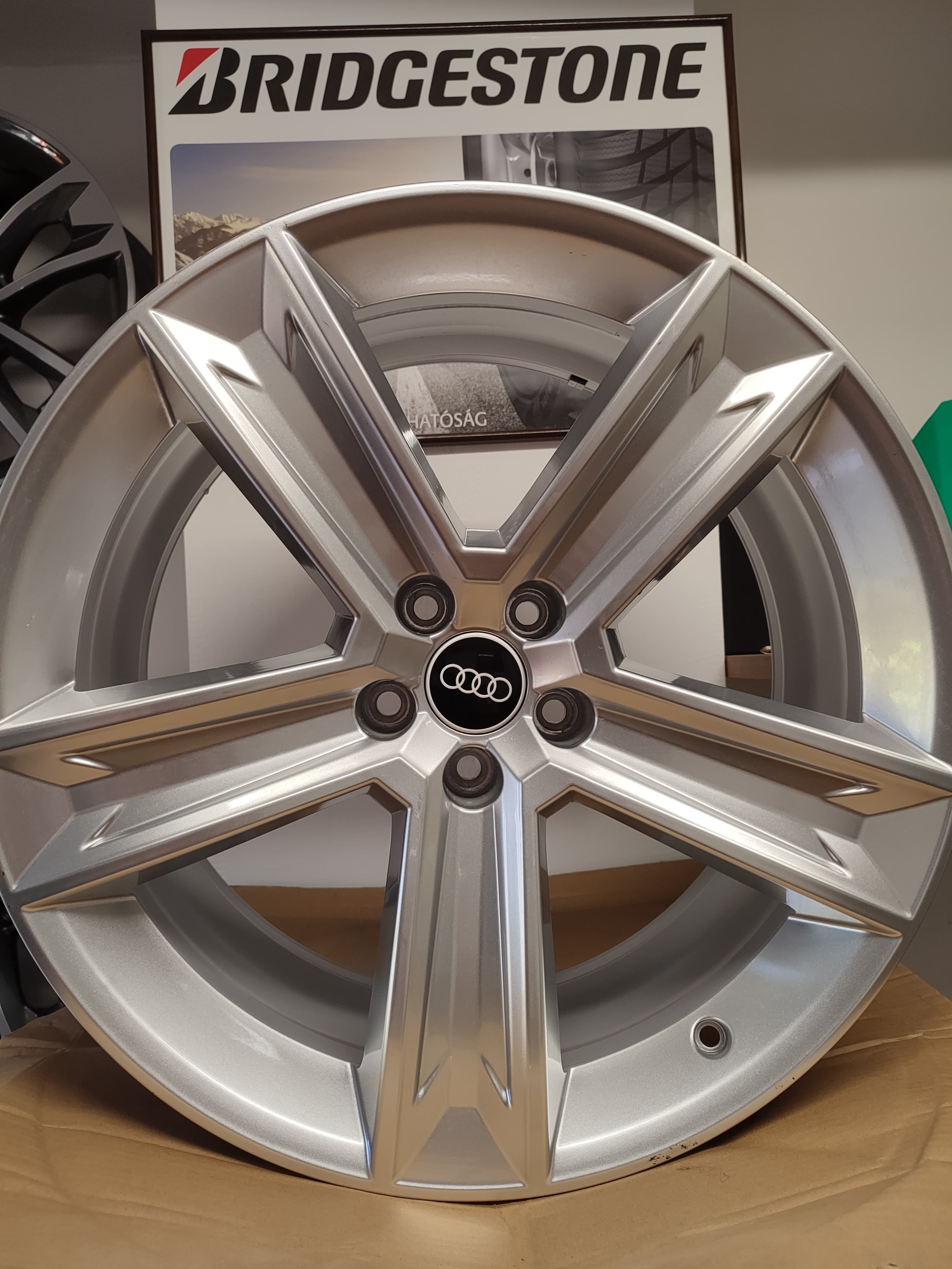 Audi gyári R20