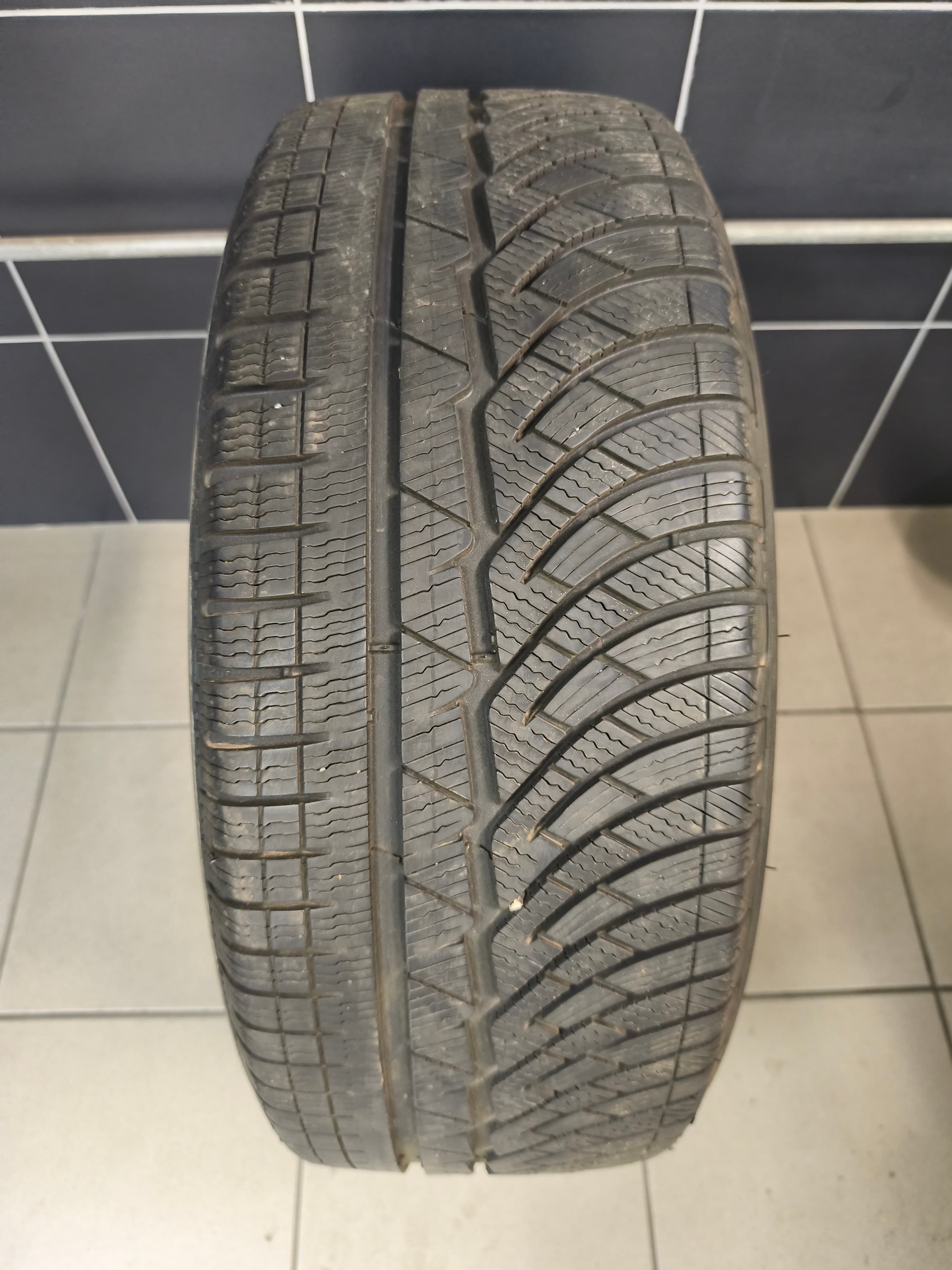 Michelin 235/45 R19