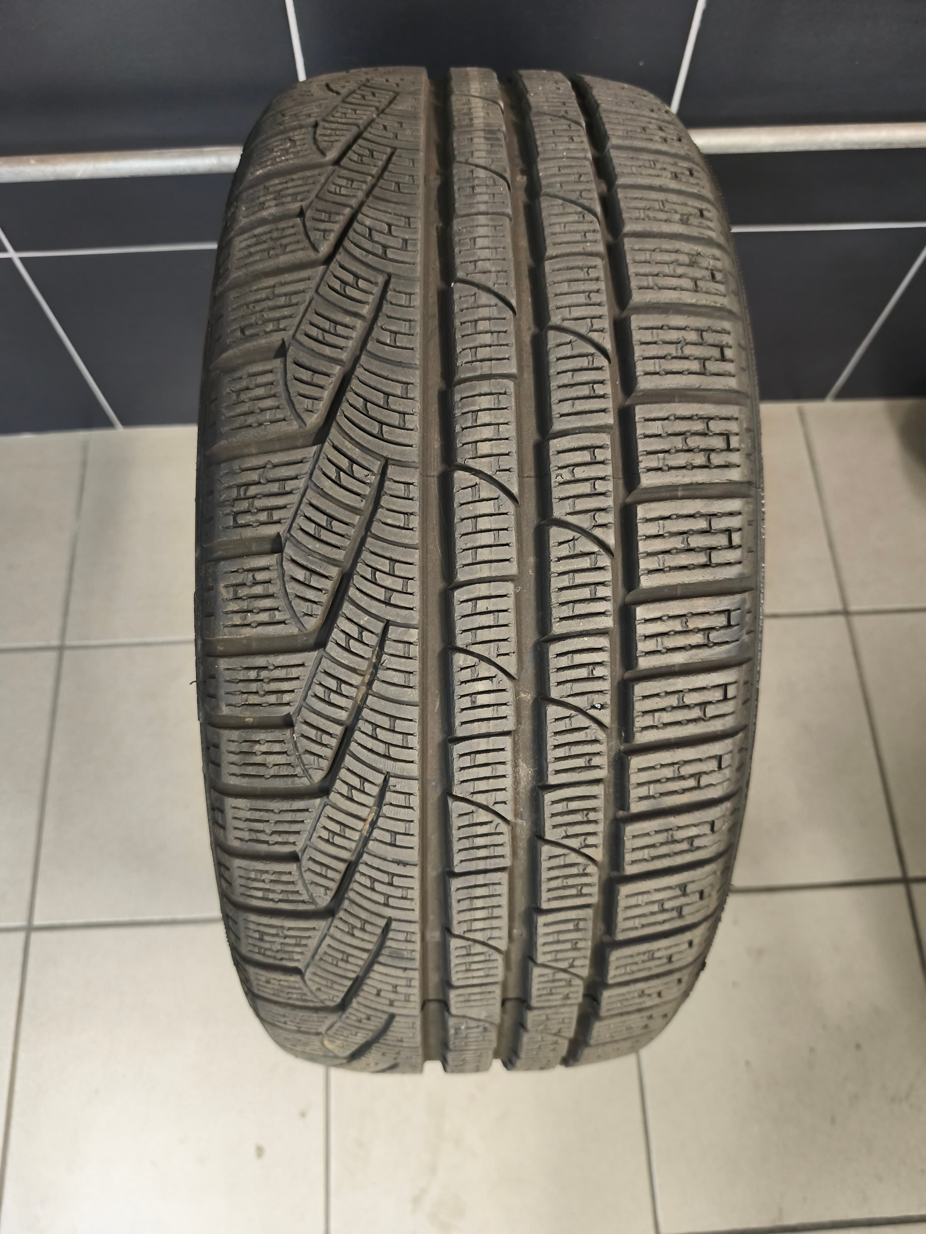 Pirelli 235/40 R19