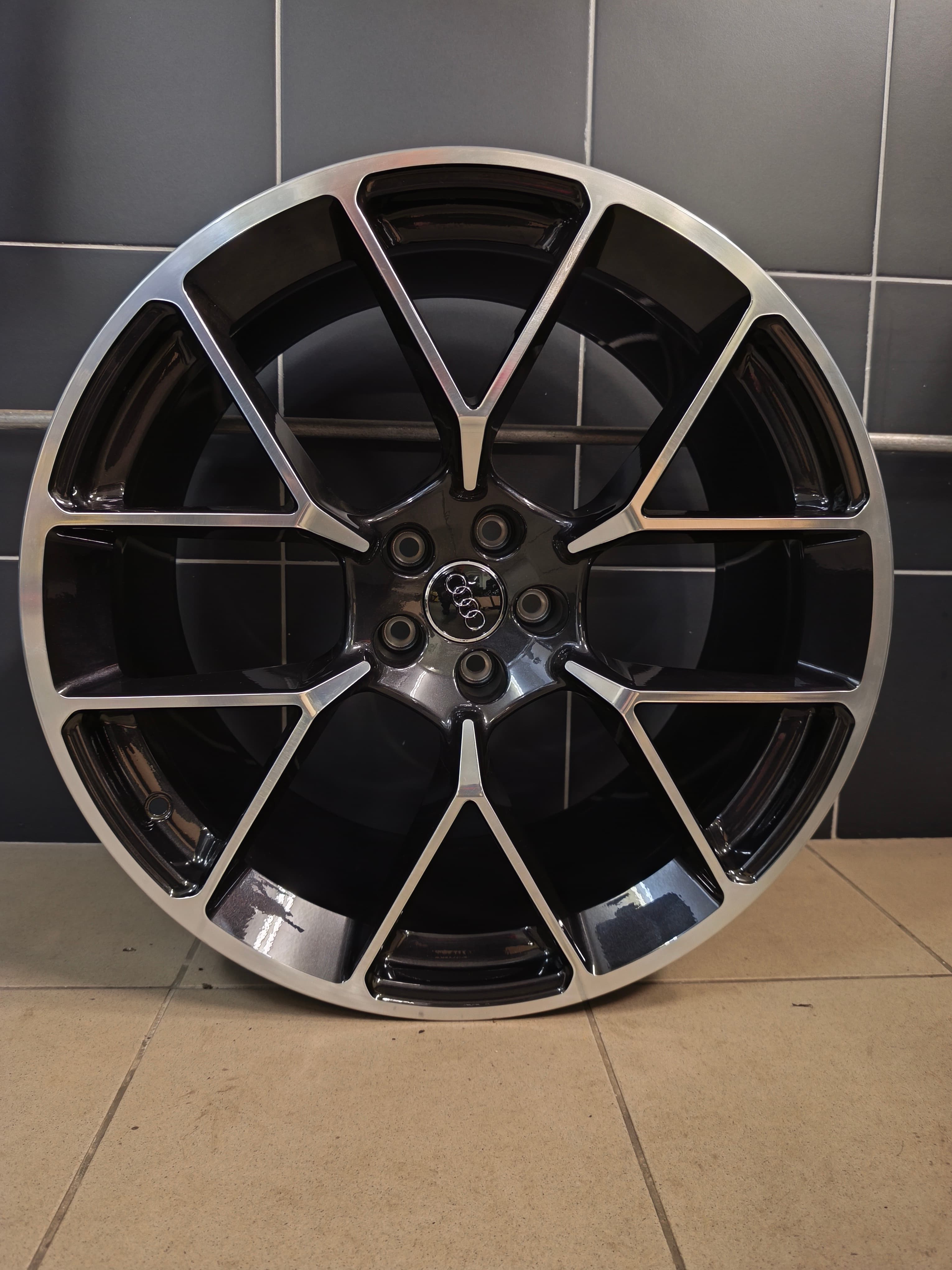 Audi gyári R21