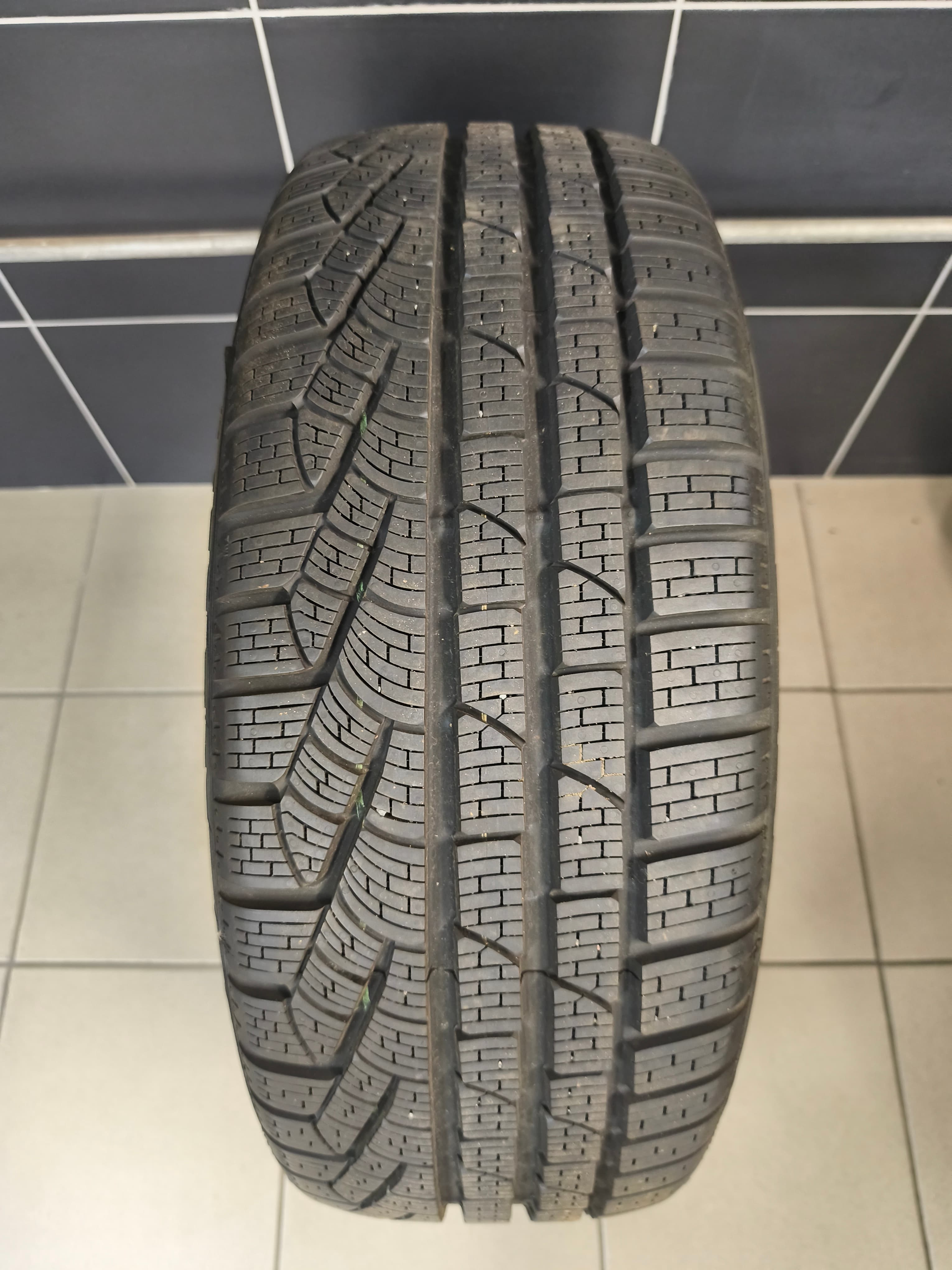 Pirelli 235/50 R19