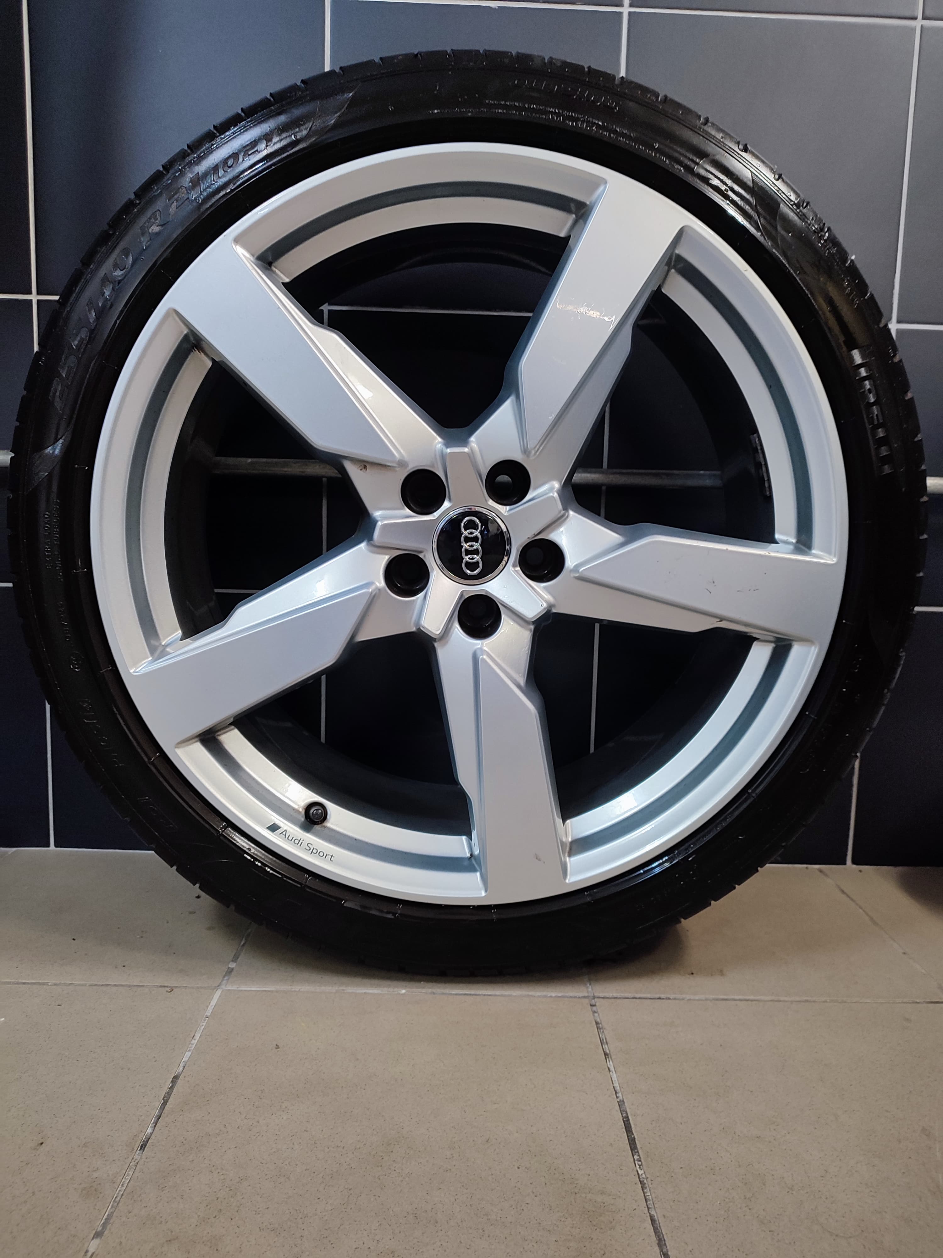 Audi gyári R21