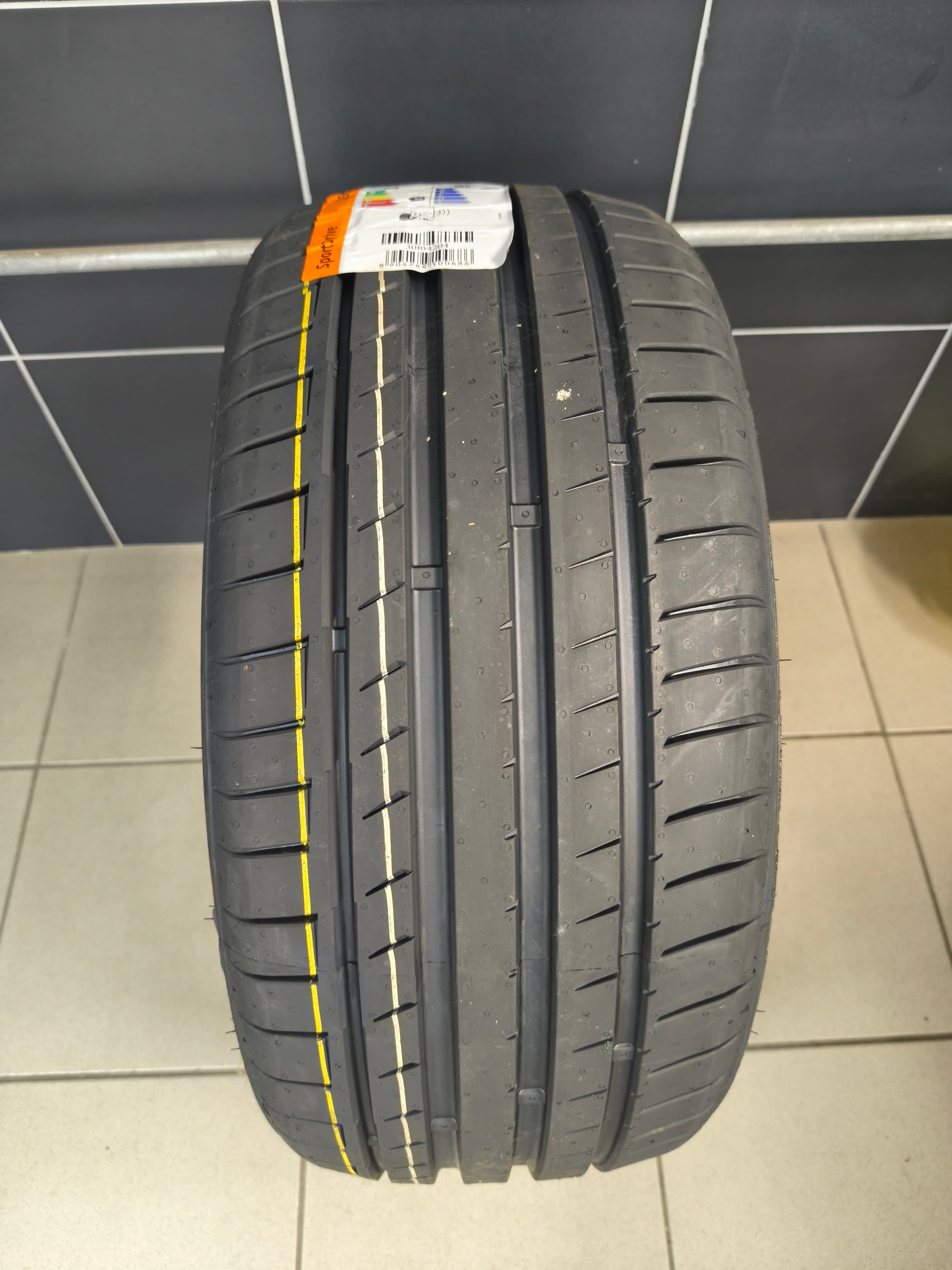 Ceat 225/45 R19