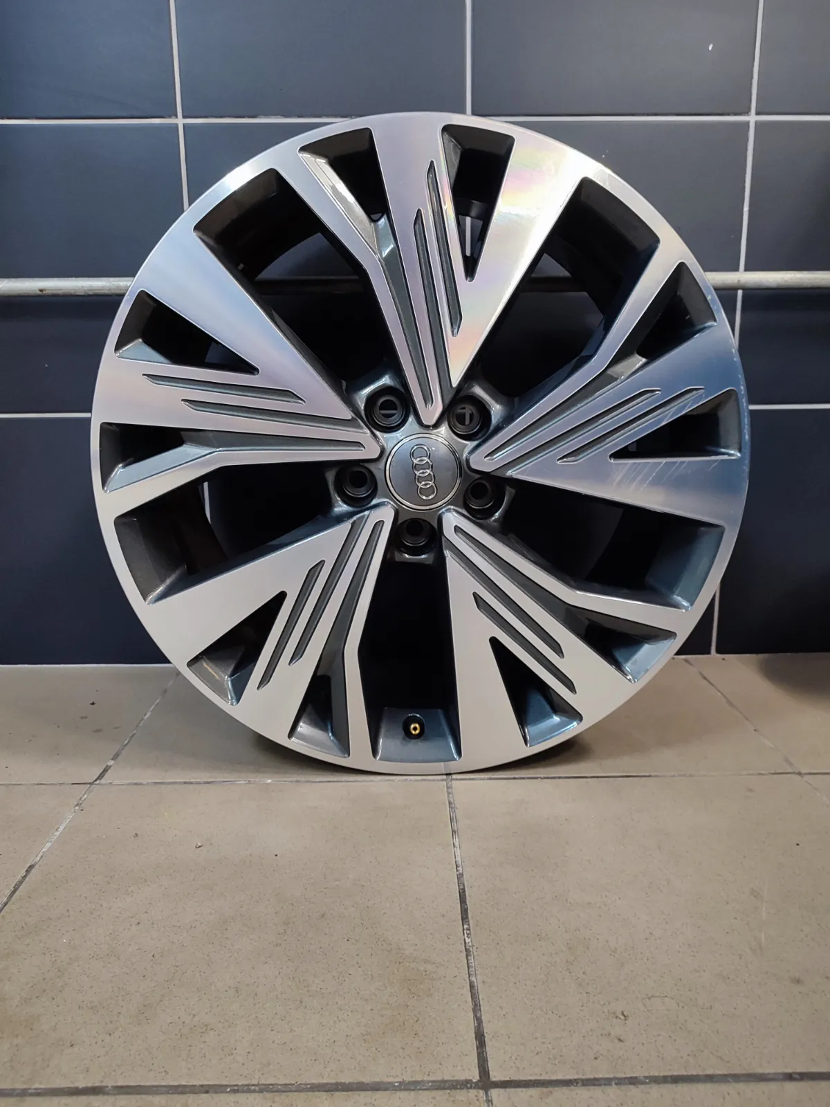 Audi gyári R19