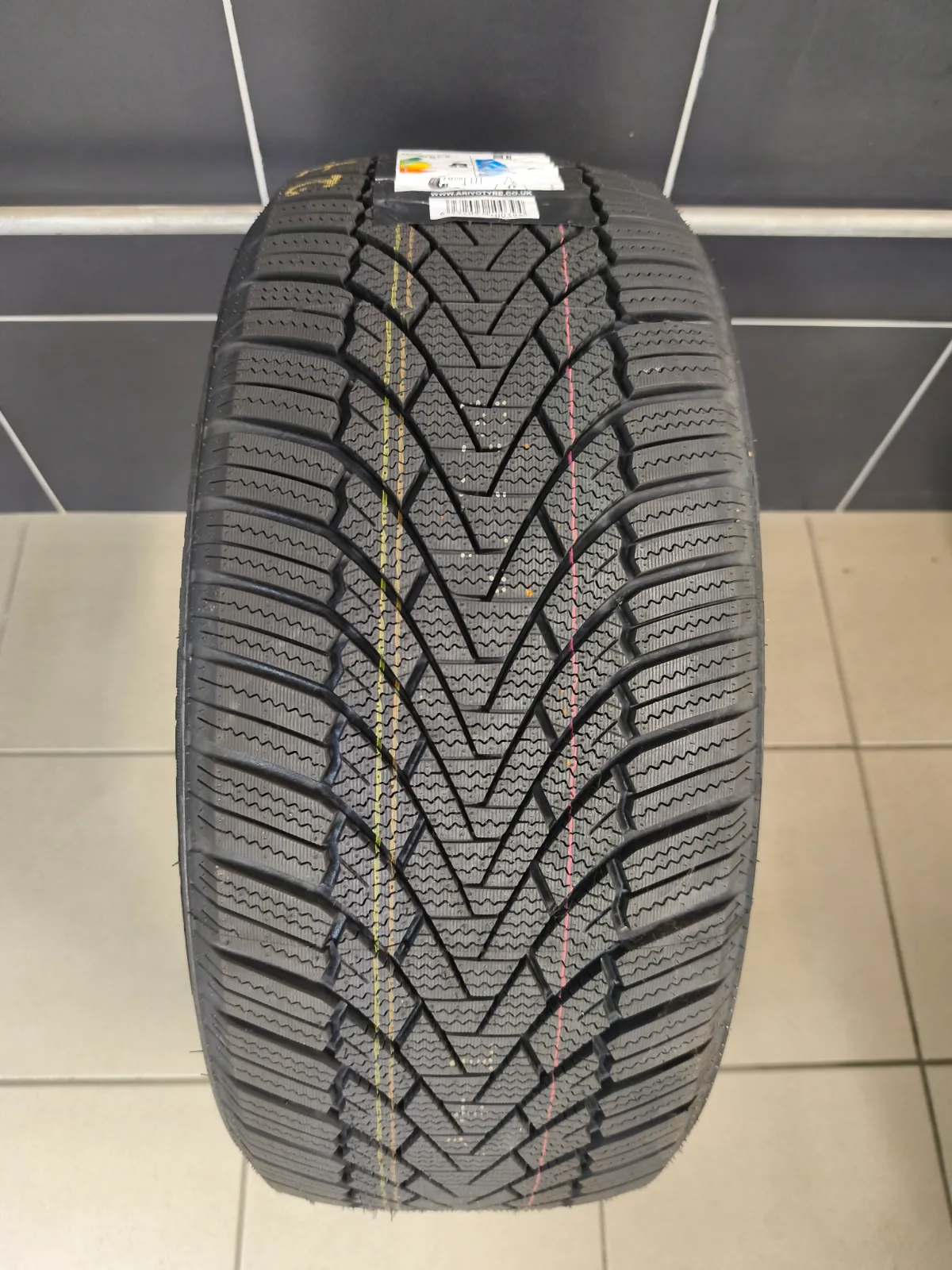 Arivo 225/40 R18