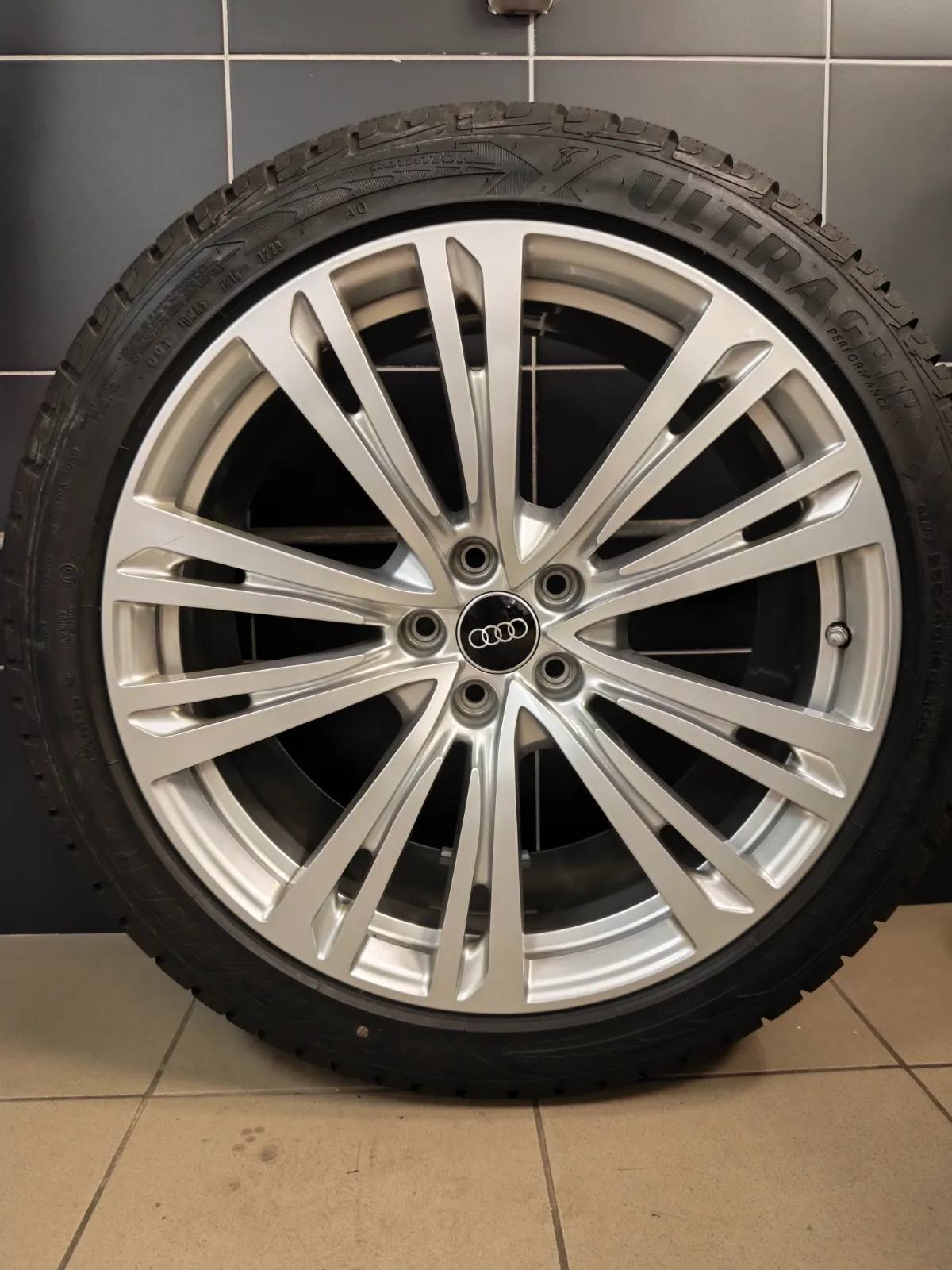 Audi A8 téli garnitúra R20