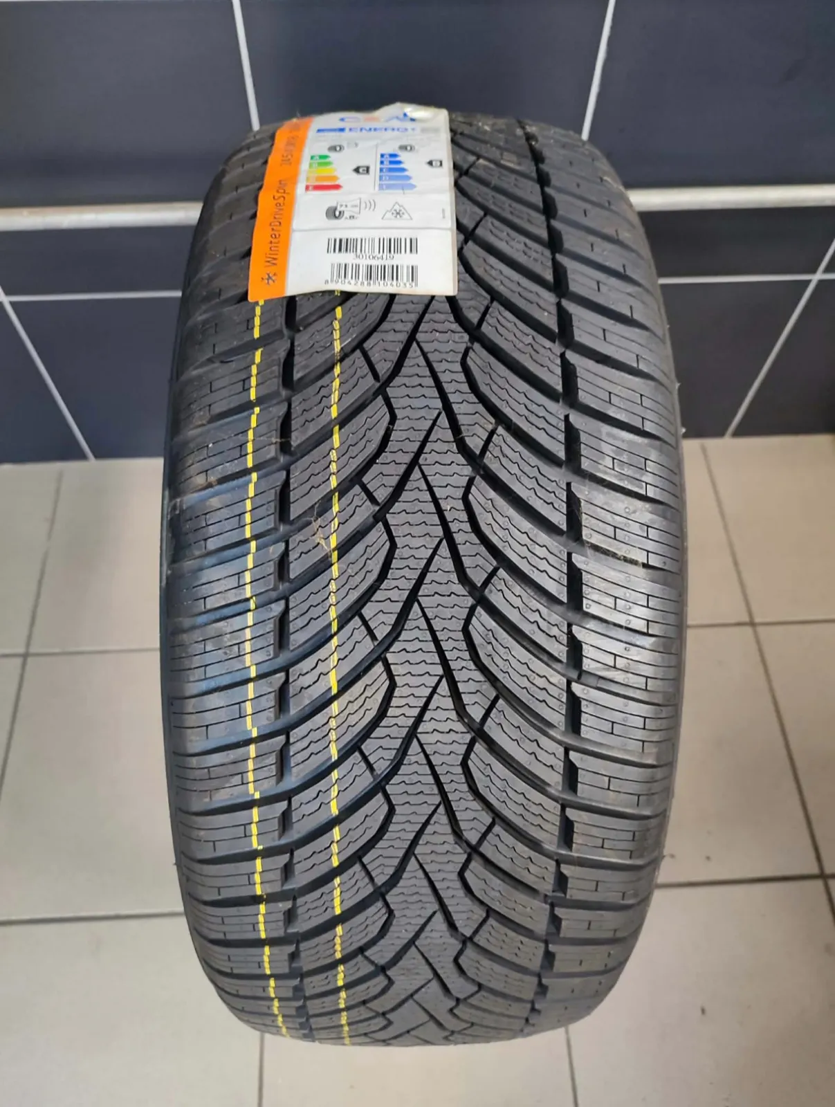 Ceat 245/45 R18