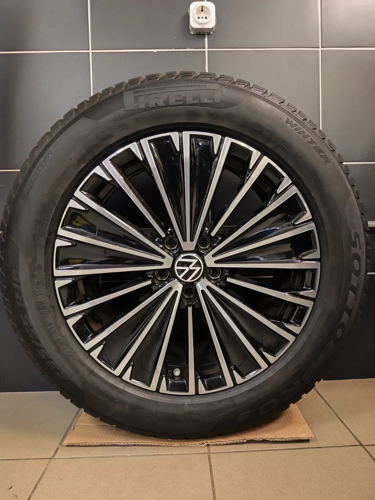 Volkswagen Tiguan gyári R18